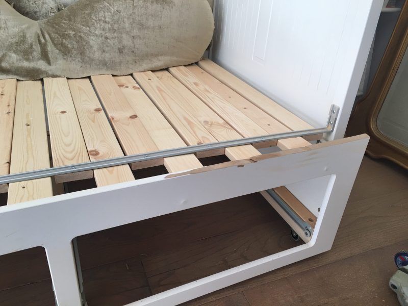 Diy Diva S Hemnes Bed Upholstery, Does The Ikea Hemnes Bed Come With Slats